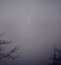 [Comet McNaught Jan 11 2007 3 secs exposure. Image
by Simon Lang.]